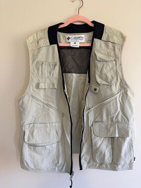 Columbia Men's Fishing Vest in Light Khaki with Black Trim